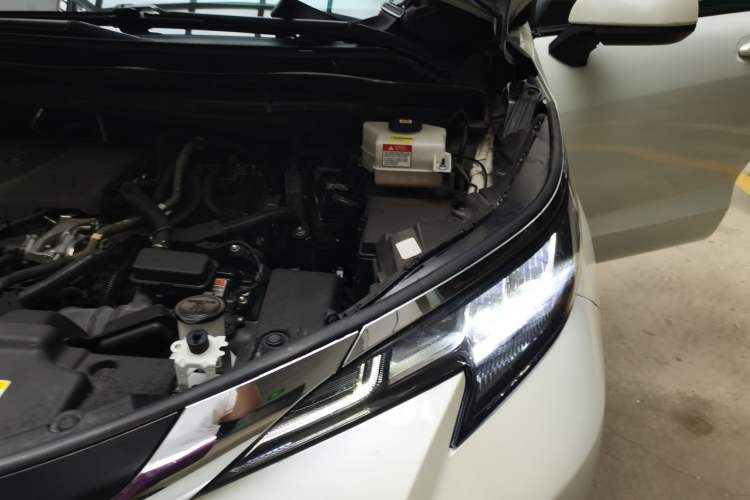Used Toyota SIENNA  Engine Bay Left
