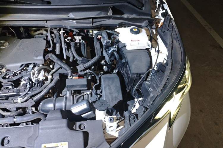 Used Toyota SIENNA 2021 2.5L Hybrid Ultimate Edition Engine Bay Left