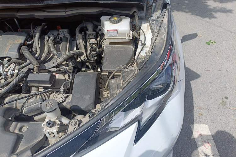 Used Toyota SIENNA 2021 2.5L Hybrid Comfort Edition Engine Bay Left