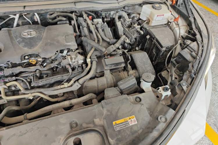 Used Toyota SIENNA 2021 2.5L Hybrid Premium Edition Engine Bay Left