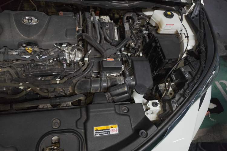 Used Toyota SIENNA 2021 2.5L Hybrid Premium Edition Engine Bay Left