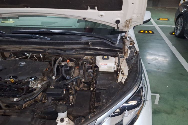 Used Toyota SIENNA 2021 2.5L Hybrid Platinum Edition Engine Bay Left