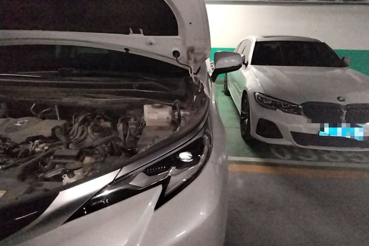 Used Toyota SIENNA 2021 2.5L Hybrid Premium Edition Engine Bay Left