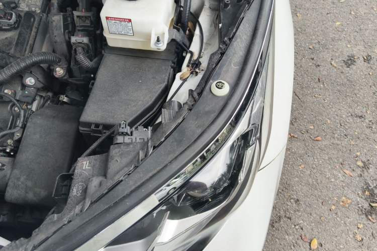 Used Toyota SIENNA 2021 2.5L Hybrid Comfort Edition Engine Bay Left