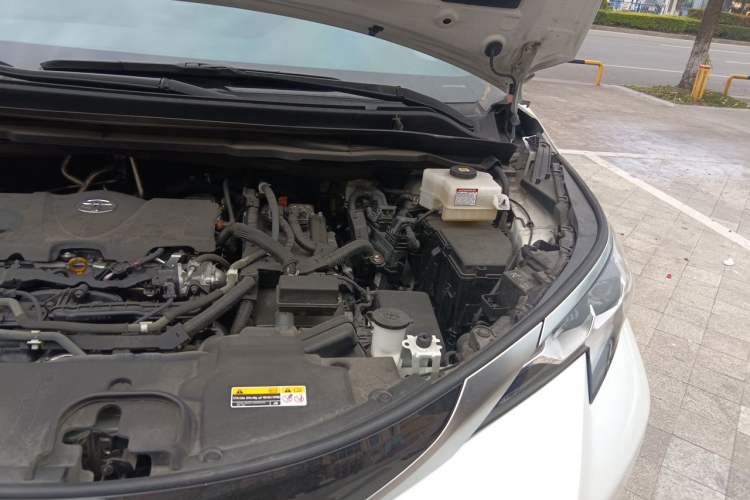 Used Toyota SIENNA 2021 2.5L Hybrid Premium Edition Engine Bay Left