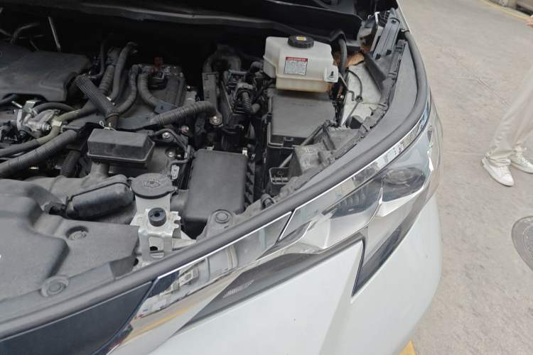 Used Toyota SIENNA 2021 2.5L Hybrid Comfort Edition Engine Bay Left