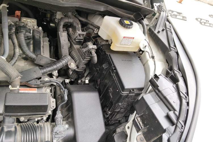 Used Toyota SIENNA 2021 2.5L Hybrid Platinum Edition Engine Bay Left