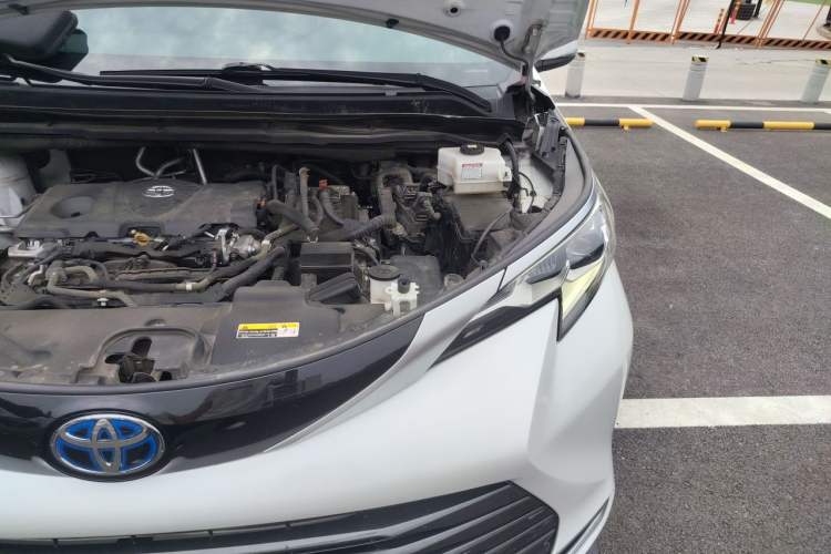 Used Toyota SIENNA 2021 2.5L Hybrid Ultimate Edition Engine Bay Left
