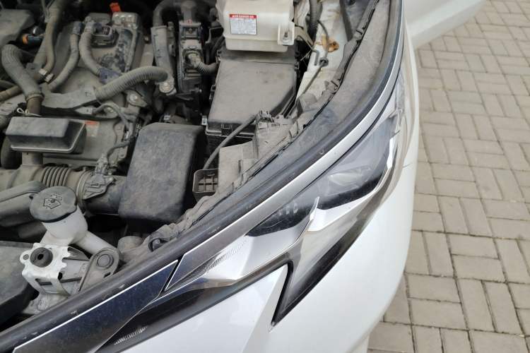 Used Toyota SIENNA 2021 2.5L Hybrid Premium Edition Engine Bay Left