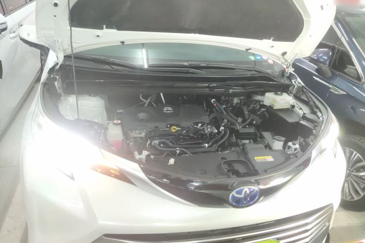 Used Toyota SIENNA 2021 2.5L Hybrid Platinum Edition Engine Bay
