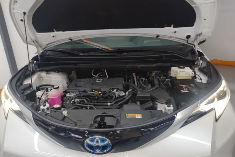 Used Toyota SIENNA 2021 2.5L Hybrid Platinum Edition Engine Bay