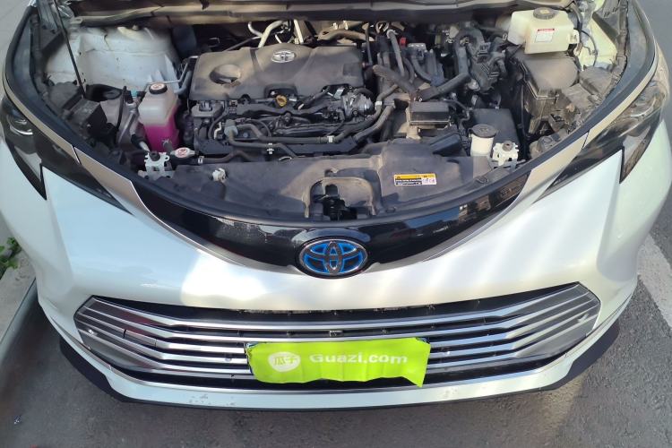 Used Toyota SIENNA 2021 2.5L Hybrid Platinum Edition Engine Bay