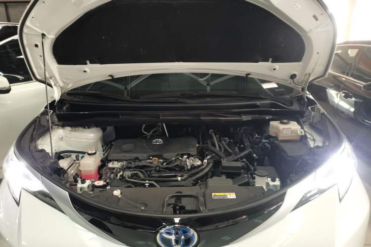 Used Toyota SIENNA 2021 2.5L Hybrid Premium Edition Engine Bay