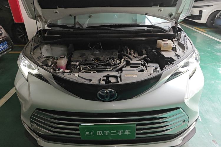 Used Toyota SIENNA 2021 2.5L Hybrid Platinum Edition Engine Bay