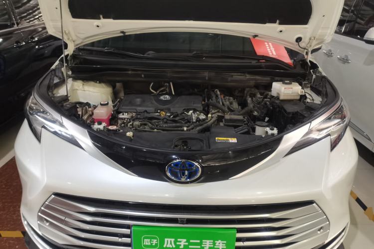 Used Toyota SIENNA 2021 2.5L Hybrid Platinum Edition Engine Bay