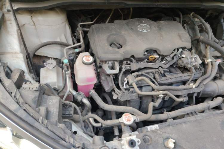 Used Toyota SIENNA 2021 2.5L Hybrid Premium Edition Engine Bay Right