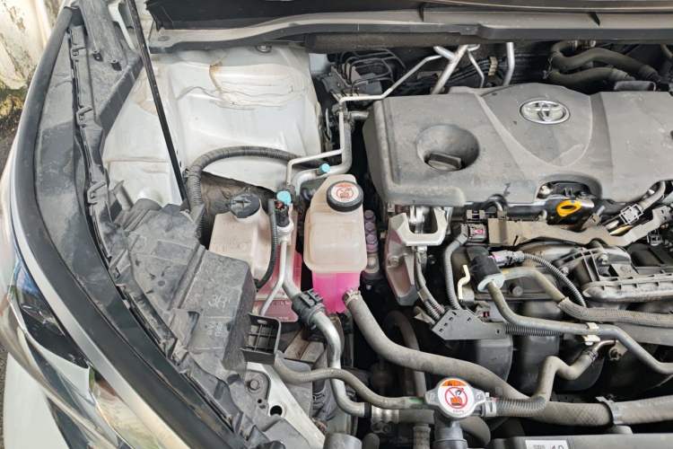 Used Toyota SIENNA 2021 2.5L Hybrid Platinum Edition Engine Bay Right