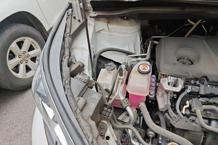Used Toyota SIENNA 2021 2.5L Hybrid Premium Edition Engine Bay Right