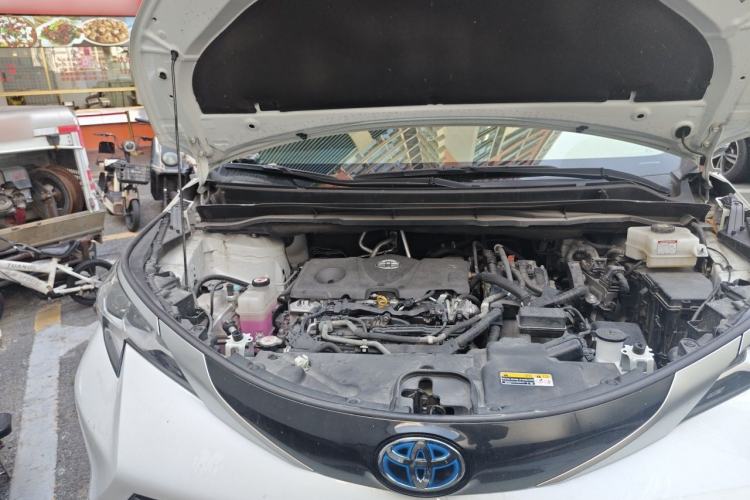 Used Toyota SIENNA 2021 2.5L Hybrid Premium Edition Engine Bay Right