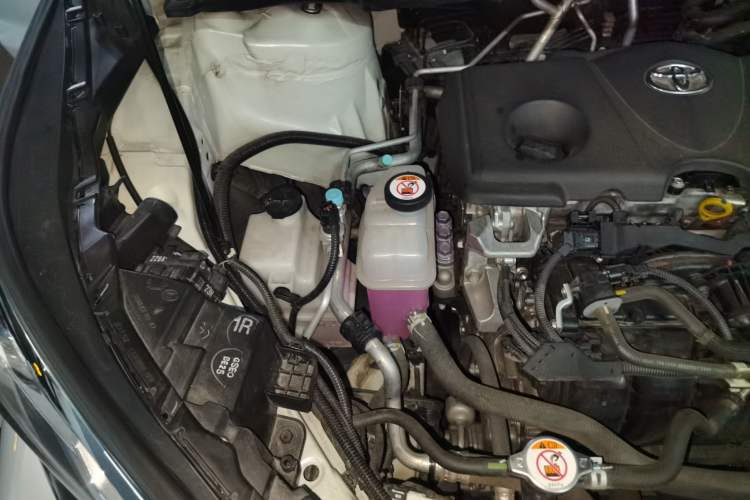 Used Toyota SIENNA 2021 2.5L Hybrid Comfort Edition Engine Bay Right