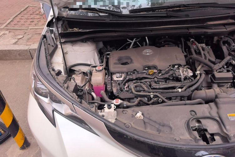 Used Toyota SIENNA 2021 2.5L Hybrid Premium Edition Engine Bay Right