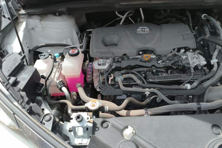 Used Toyota SIENNA 2021 2.5L Hybrid Platinum Edition Engine Bay Right