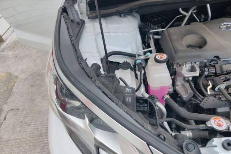 Used Toyota SIENNA 2021 2.5L Hybrid Premium Edition Engine Bay Right