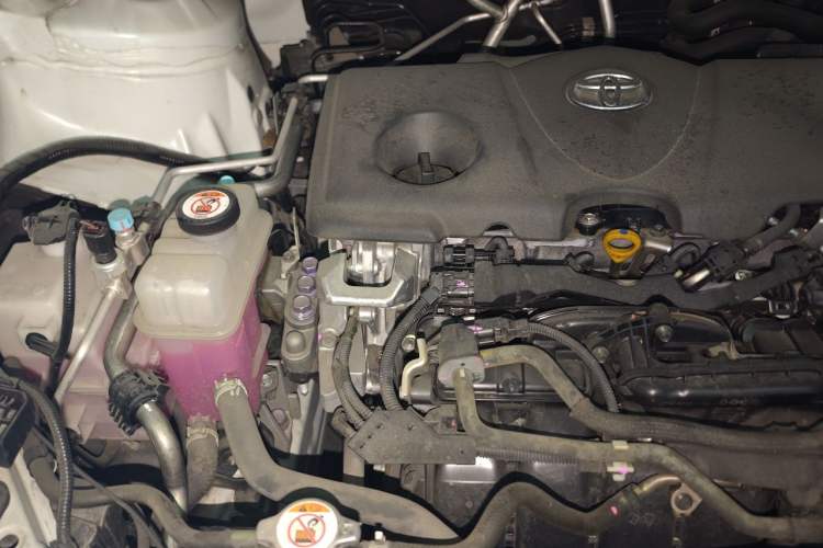 Used Toyota SIENNA 2021 2.5L Hybrid Premium Edition Engine Bay Right