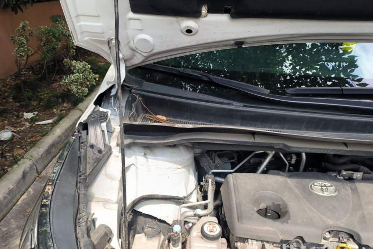 Used Toyota SIENNA 2021 2.5L Hybrid Premium Edition Engine Bay Right