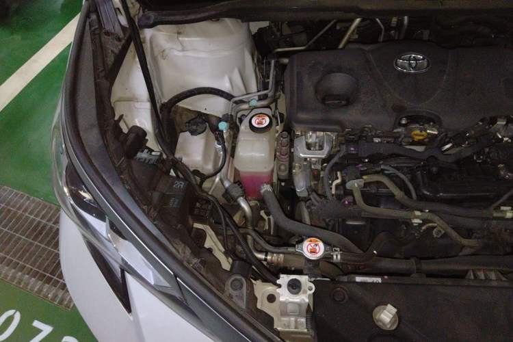 Used Toyota SIENNA 2021 2.5L Hybrid Ultimate Edition Engine Bay Right