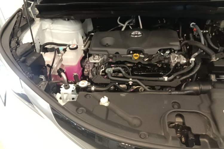 Used Toyota SIENNA 2021 2.5L Hybrid Platinum Edition Engine Bay Right