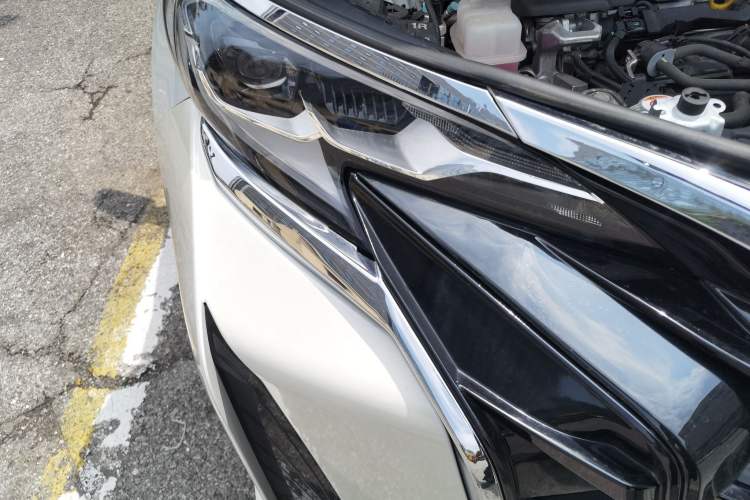 Used Toyota SIENNA 2021 2.5L Hybrid Comfort Edition Engine Bay Right