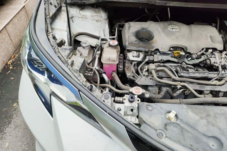 Used Toyota SIENNA 2021 2.5L Hybrid Luxury Edition Engine Bay Right