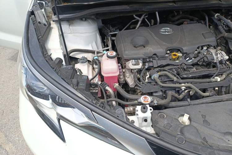 Used Toyota SIENNA 2021 2.5L Hybrid Premium Edition Engine Bay Right