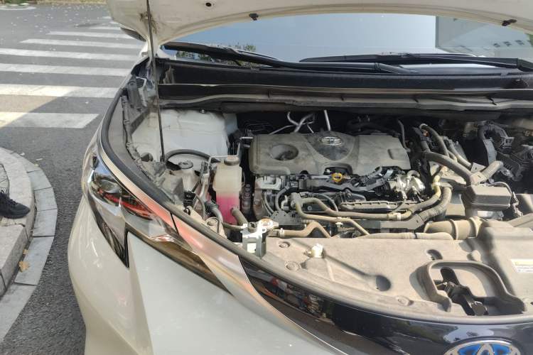 Used Toyota SIENNA 2021 2.5L Hybrid Premium Edition Engine Bay Right