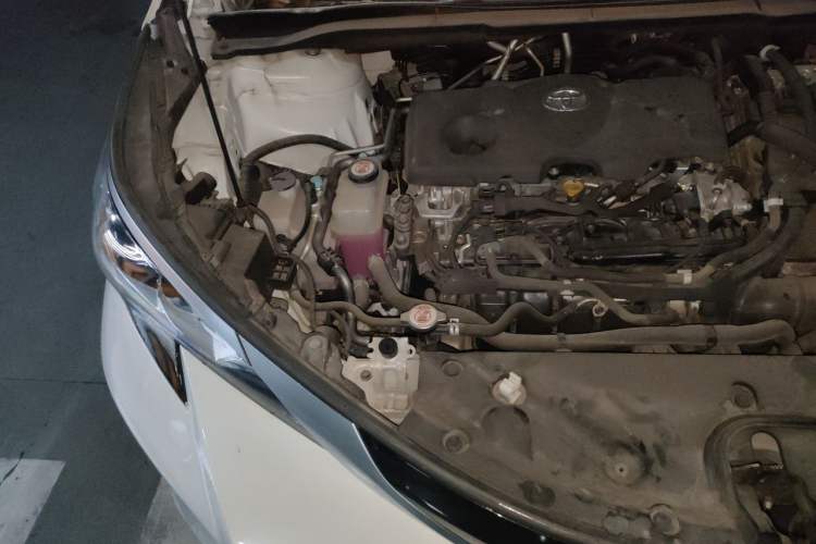 Used Toyota SIENNA 2021 2.5L Hybrid Ultimate Edition Engine Bay Right