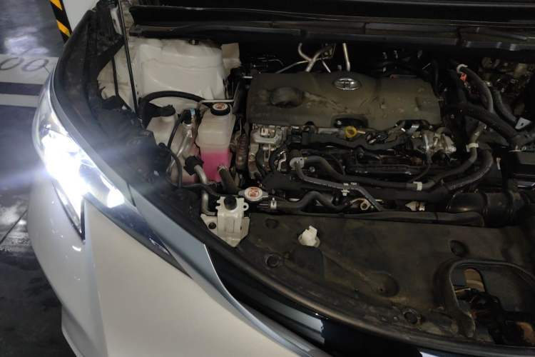Used Toyota SIENNA 2021 2.5L Hybrid Premium Edition Engine Bay Right