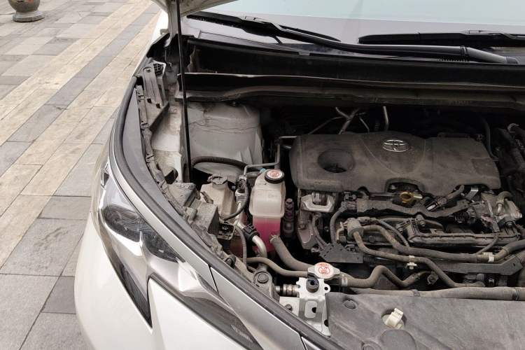 Used Toyota SIENNA 2021 2.5L Hybrid Premium Edition Engine Bay Right