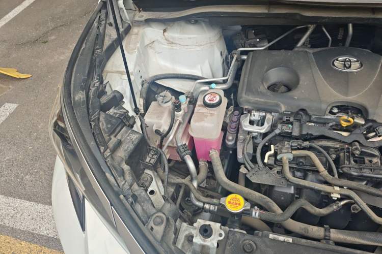Used Toyota SIENNA 2021 2.5L Hybrid Ultimate Edition Engine Bay Right