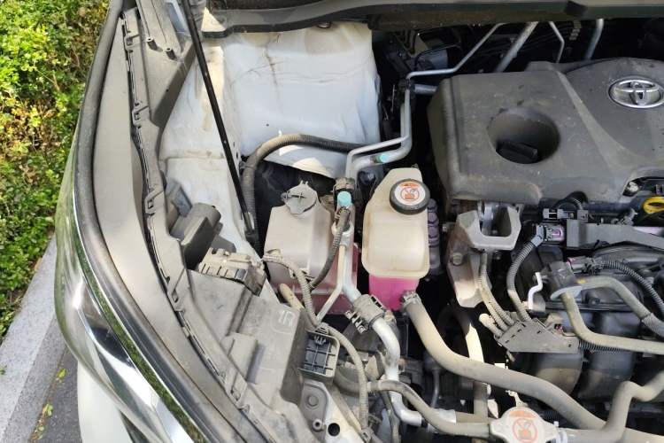 Used Toyota SIENNA 2021 2.5L Hybrid Comfort Edition Engine Bay Right