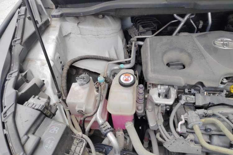Used Toyota SIENNA 2021 2.5L Hybrid Luxury Edition Engine Bay Right