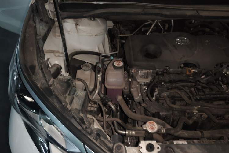 Used Toyota SIENNA 2021 2.5L Hybrid Premium Edition Engine Bay Right