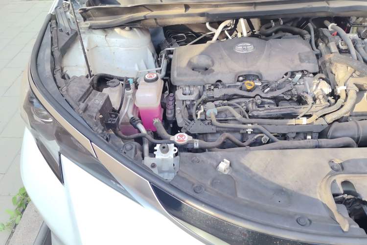 Used Toyota SIENNA 2021 2.5L Hybrid Platinum Edition Engine Bay Right