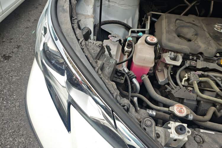 Used Toyota SIENNA 2021 2.5L Hybrid Comfort Edition Engine Bay Right