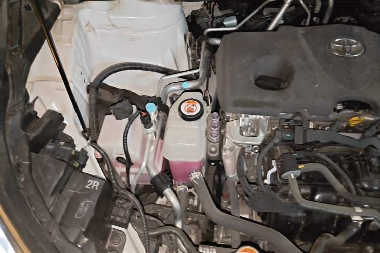 Used Toyota SIENNA 2021 2.5L Hybrid Ultimate Edition Engine Bay Right