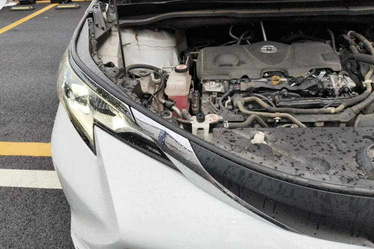 Used Toyota SIENNA 2021 2.5L Hybrid Comfort Edition Engine Bay Right