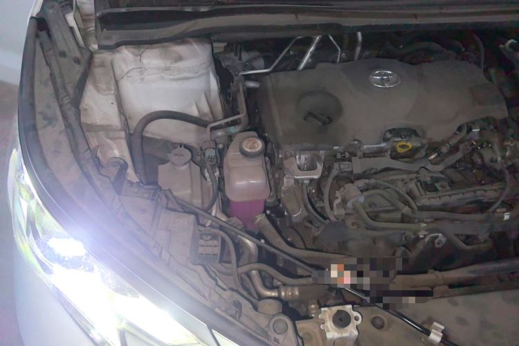 Used Toyota SIENNA 2021 2.5L Hybrid Premium Edition Engine Bay Right