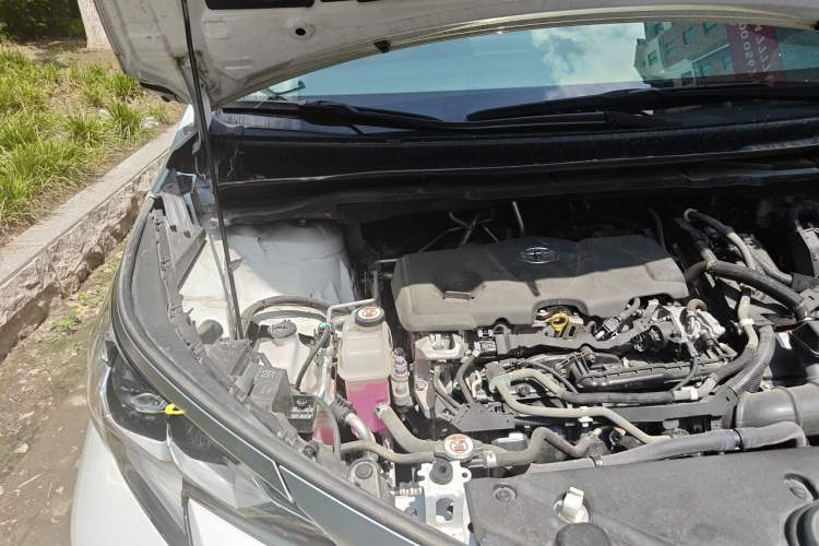 Used Toyota SIENNA 2021 2.5L Hybrid Premium Edition Engine Bay Right