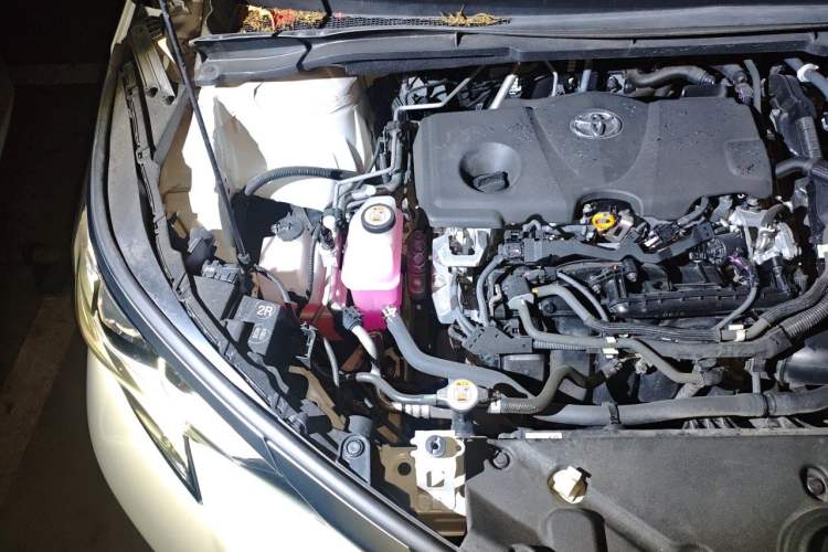 Used Toyota SIENNA 2021 2.5L Hybrid Ultimate Edition Engine Bay Right
