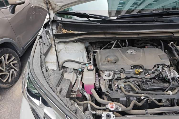 Used Toyota SIENNA 2021 2.5L Hybrid Platinum Edition Engine Bay Right